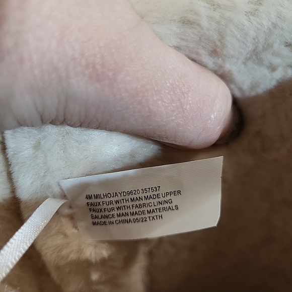 Sugar Girls 4 M Milhoja Cozy Boot‎  Rose Gold NEW FAUX FUR Shimmer - Picture 7 of 8